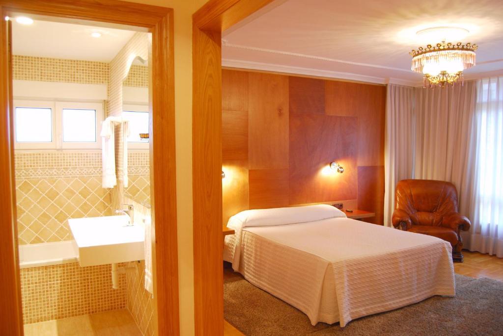 Hotel La Rivera Аренас де Кабралес Стая снимка