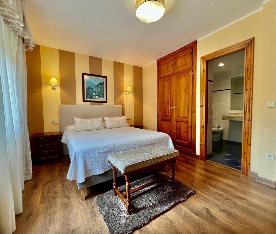 Hotel La Rivera Аренас де Кабралес Екстериор снимка