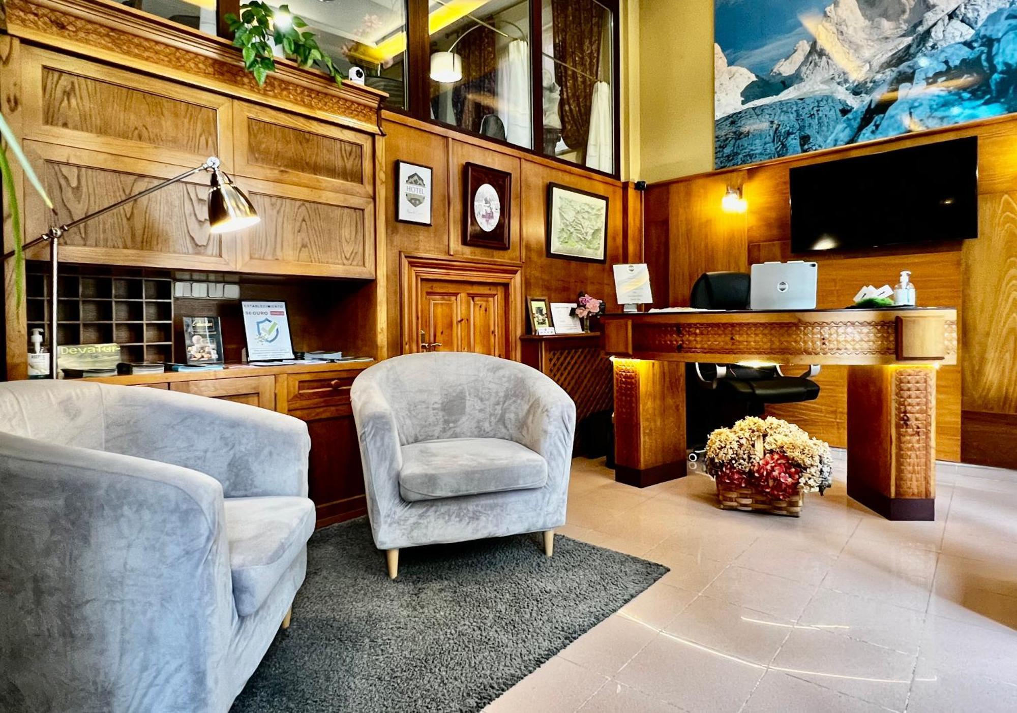 Hotel La Rivera Аренас де Кабралес Екстериор снимка