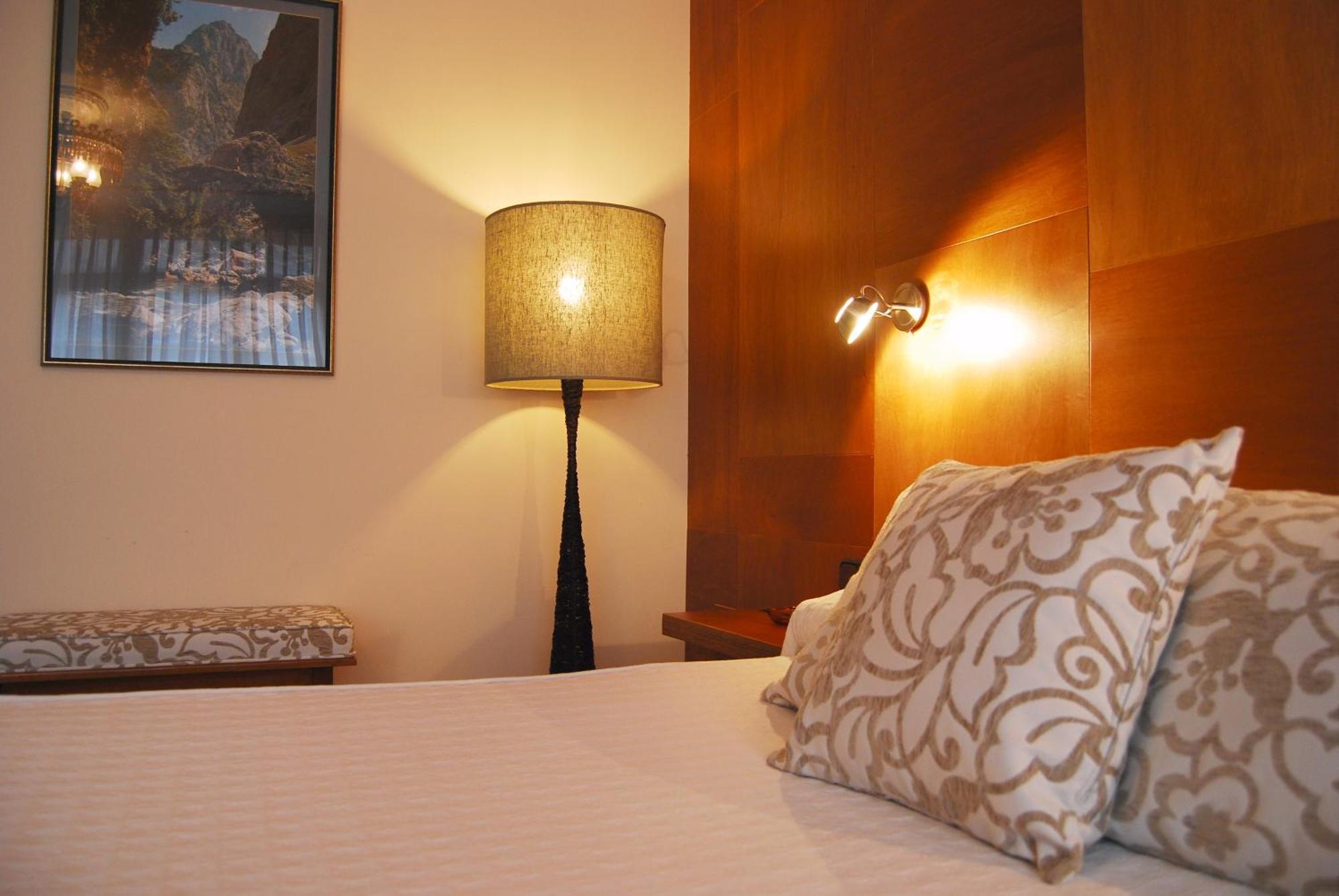 Hotel La Rivera Аренас де Кабралес Екстериор снимка