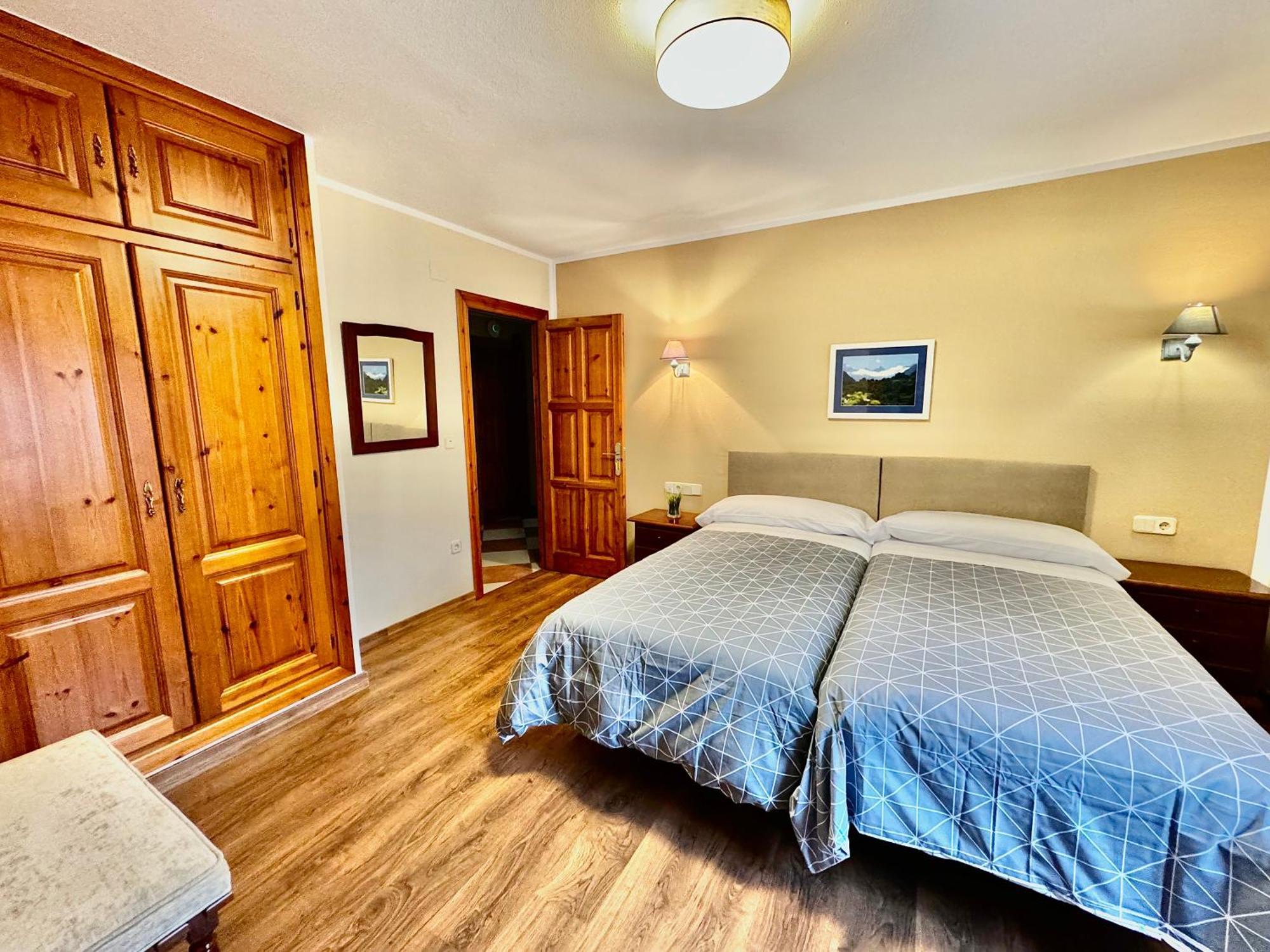 Hotel La Rivera Аренас де Кабралес Екстериор снимка