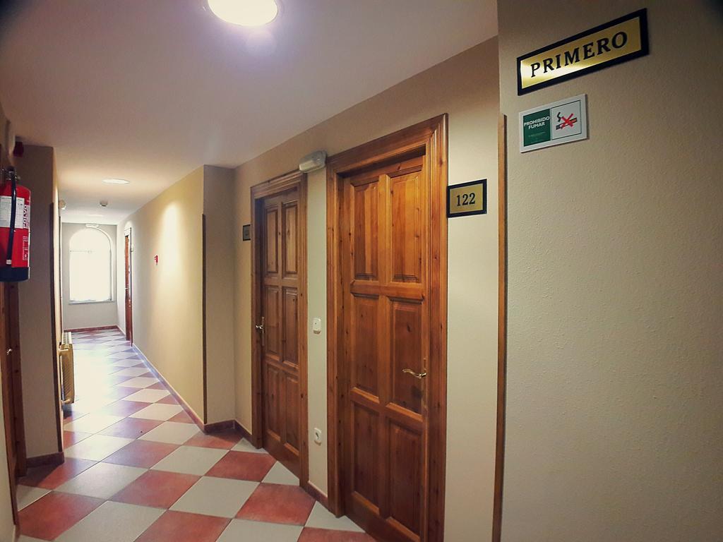 Hotel La Rivera Аренас де Кабралес Екстериор снимка