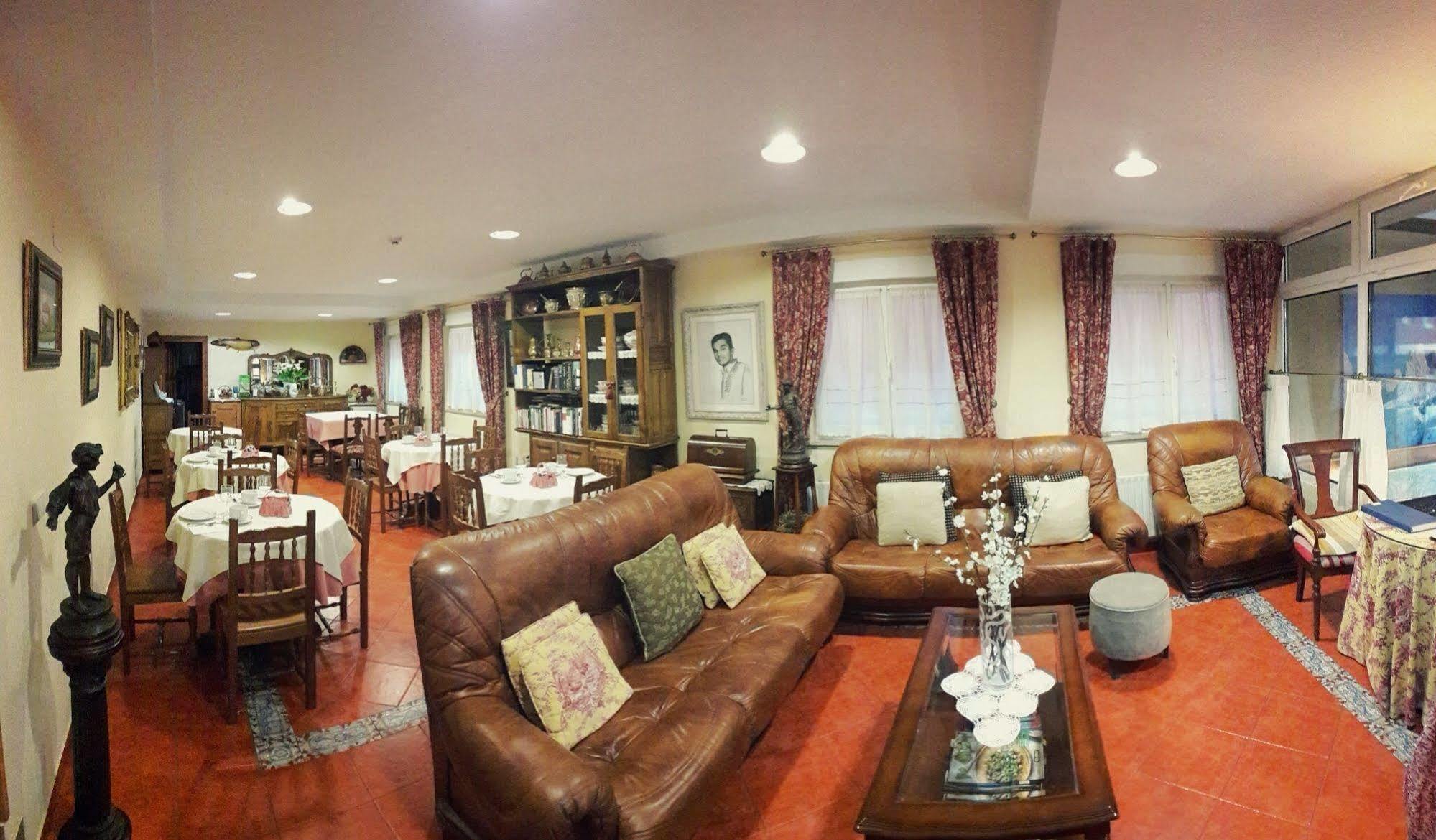 Hotel La Rivera Аренас де Кабралес Екстериор снимка