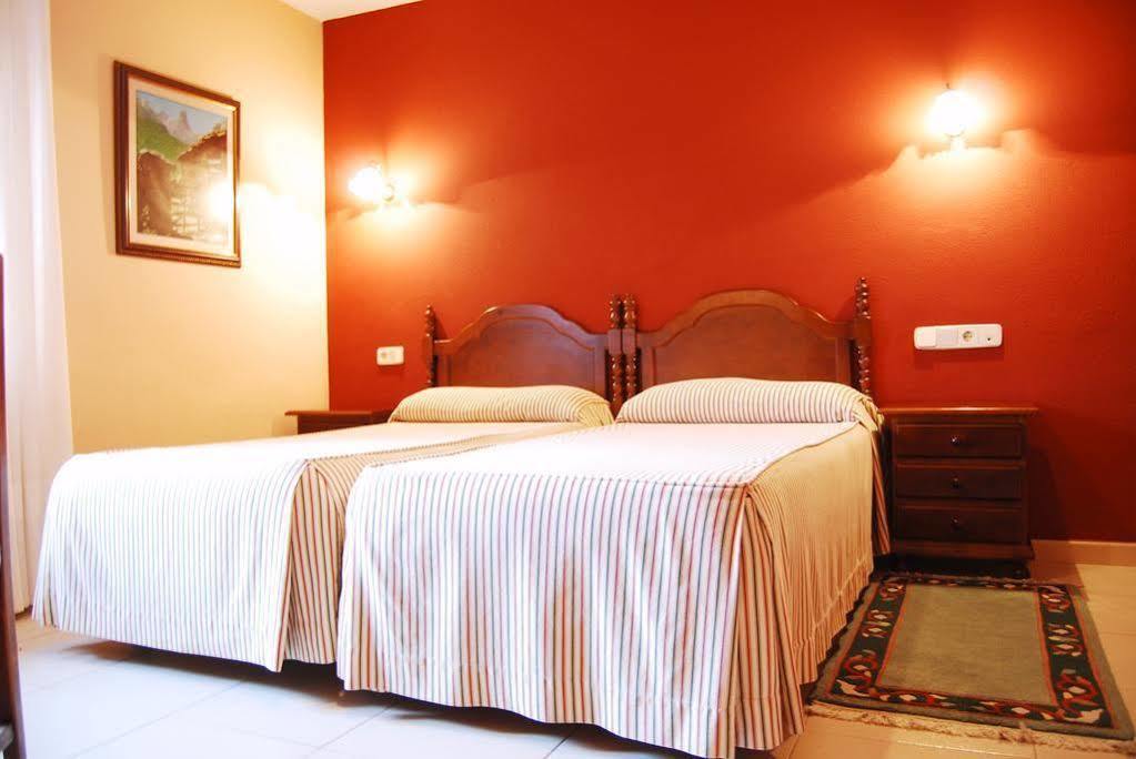 Hotel La Rivera Аренас де Кабралес Екстериор снимка
