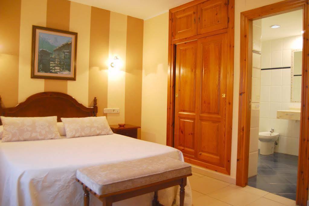 Hotel La Rivera Аренас де Кабралес Екстериор снимка