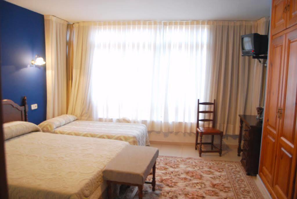 Hotel La Rivera Аренас де Кабралес Екстериор снимка